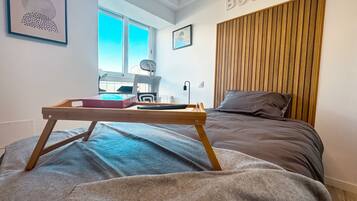 1 slaapkamer, een kluis op de kamer, een strijkplank/strijkijzer