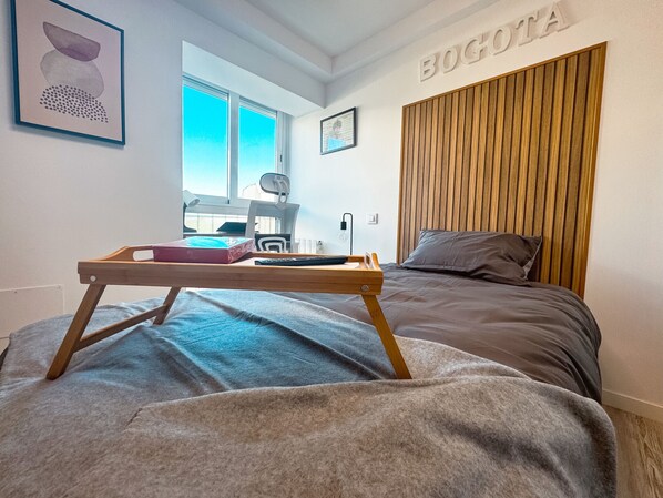 1 chambre, coffre-fort, fer et planche à repasser