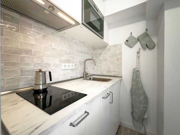 Refrigerador, microondas, horno y lavavajillas 