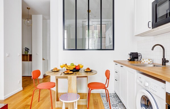City Apartment, 1 Bedroom, Non Smoking | In-room dining