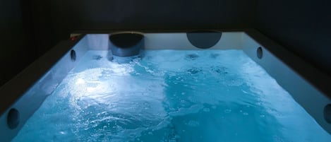 Premium Apartment, City View | Bathroom | Heated floors
