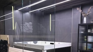 Apartemen Premium, pemandangan kota | Kamar mandi | Lantai berpemanas