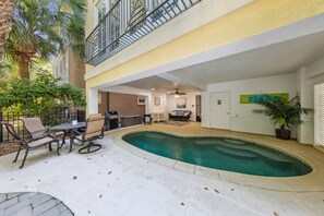 Outdoor dining - Modern Beach House w Pool - Walk to Beach! (Hilton Head Island)