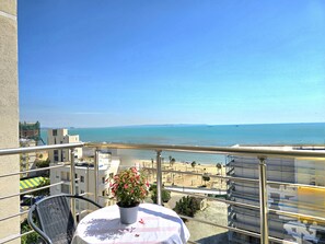 Outdoor dining - Sea Vista Durres 099 (Durres)