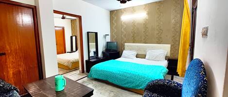 Deluxe Double Room | Desk, soundproofing, free WiFi, bed sheets