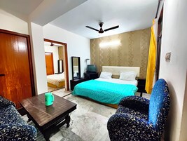 Deluxe Double Room | Desk, soundproofing, free WiFi, bed sheets