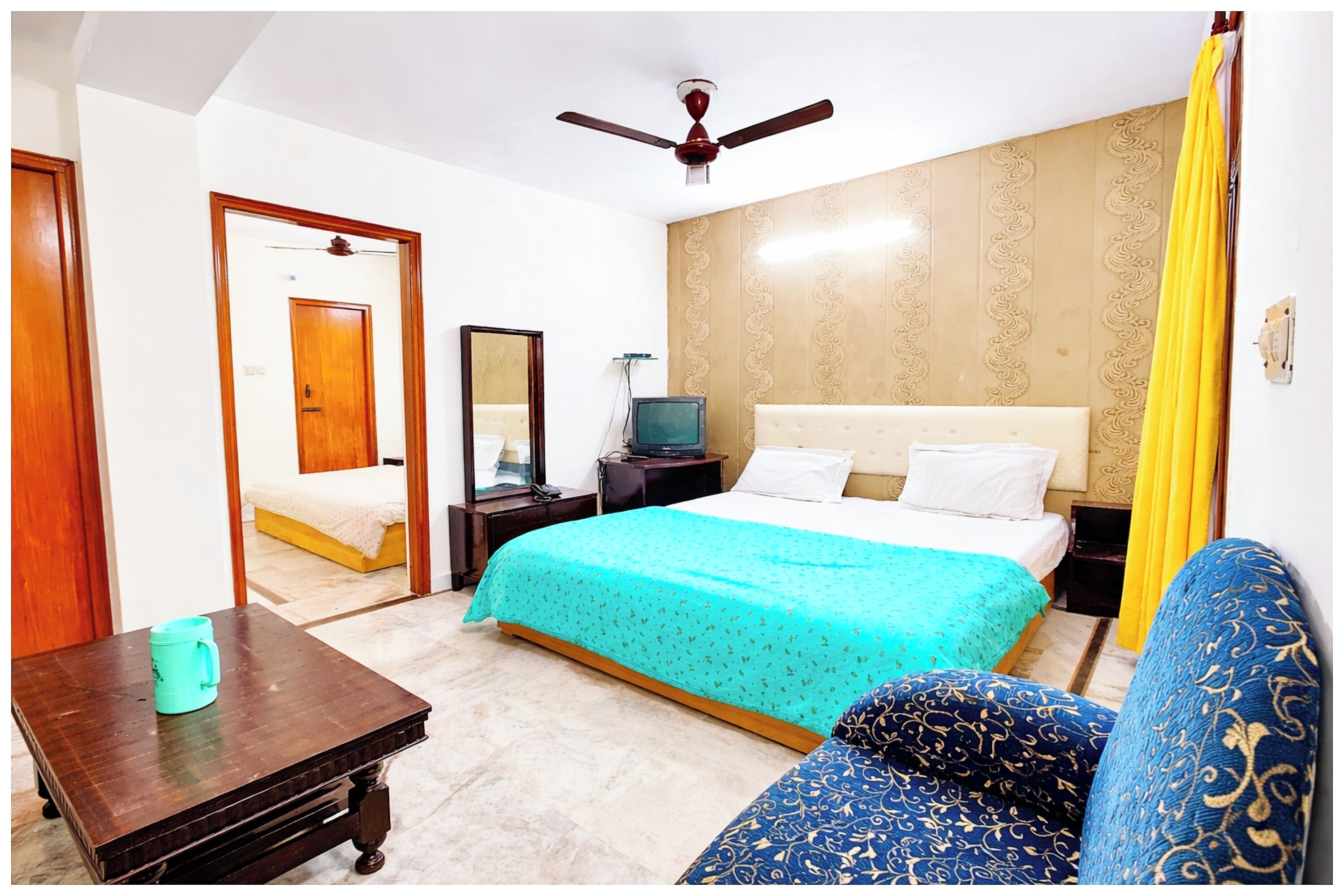 مكتب وتجهيزات عازلة للصوت وواي فاي مجانًا وملاءات أسرّة