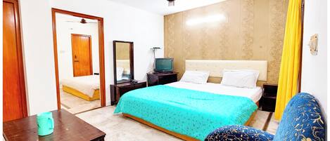 Escritorio, insonorización, wifi gratis y ropa de cama