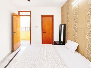 Deluxe Double Room | Desk, soundproofing, free WiFi, bed sheets