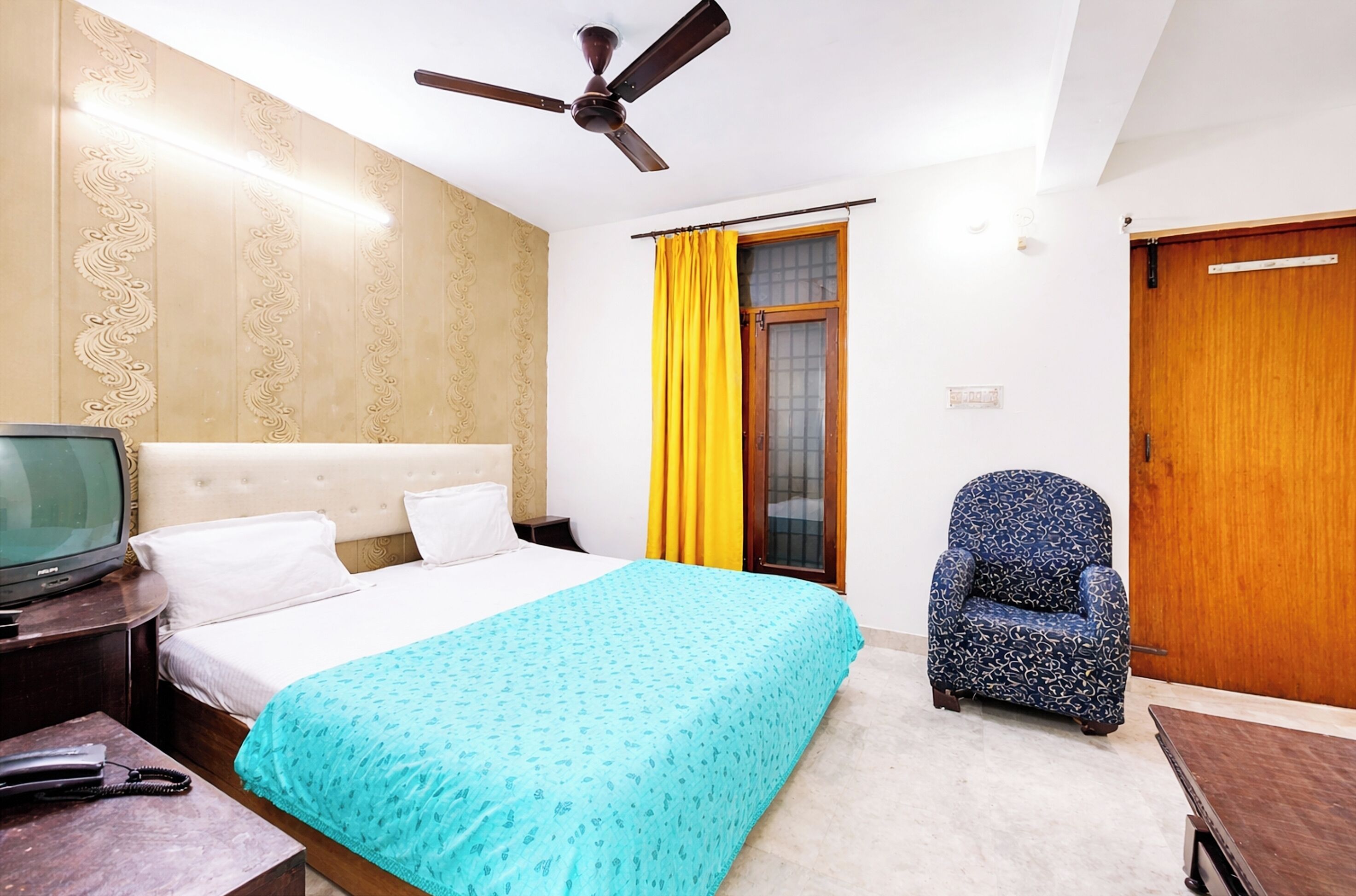 Deluxe Quadruple Room, City View | Desk, soundproofing, free WiFi, bed sheets