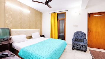 Deluxe Quadruple Room, City View | Desk, soundproofing, free WiFi, bed sheets