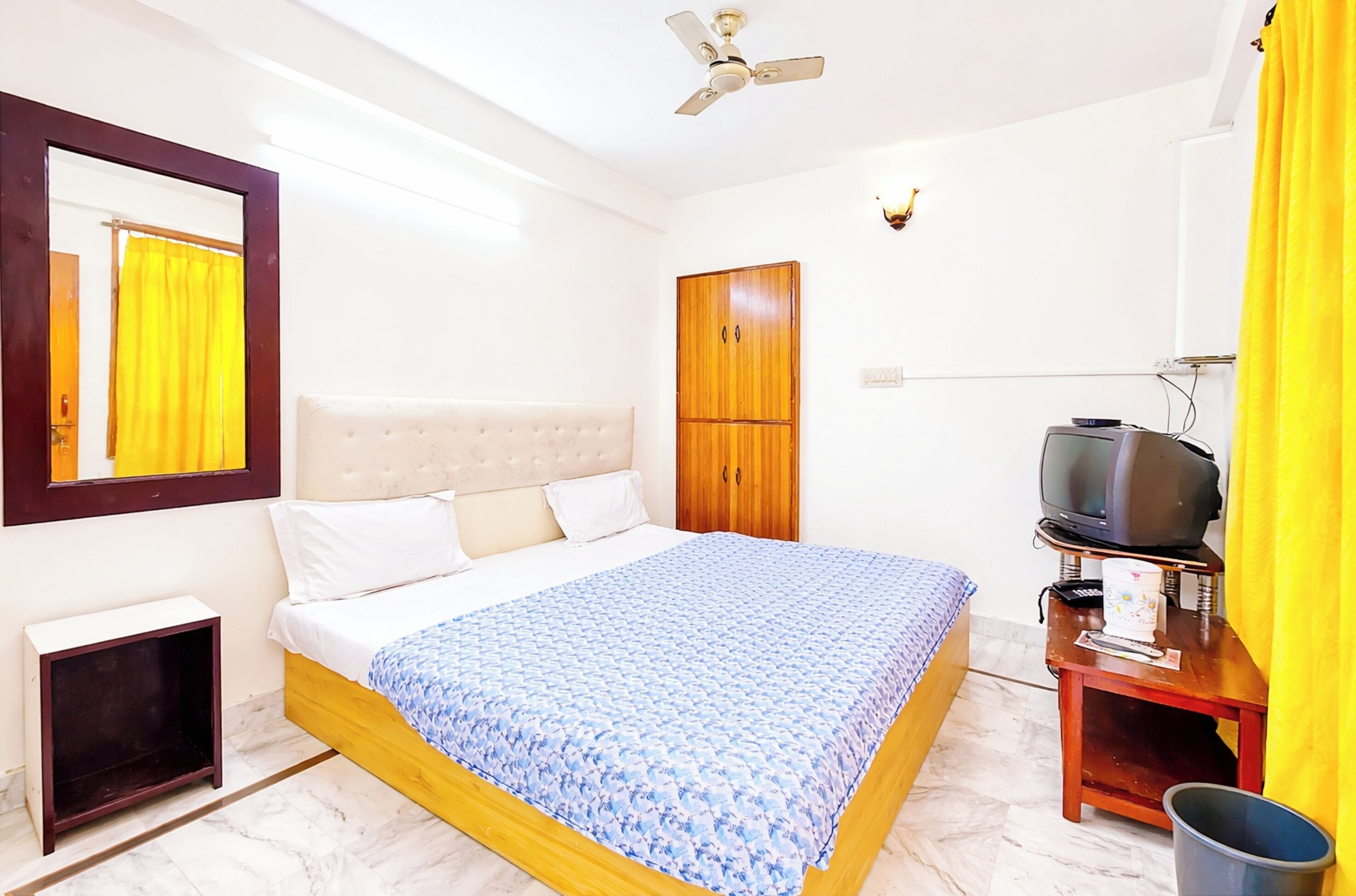 Habitación cuádruple Deluxe, vista a la ciudad | Escritorio, insonorización, wifi gratis y ropa de cama 