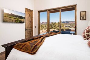 4 bedrooms, iron/ironing board, travel crib, free WiFi - Cathedral Overlook - Spa (Sedona)