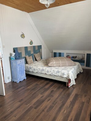 3 chambres, fer et planche à repasser