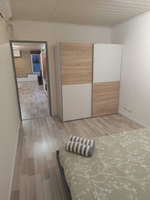 1 chambre, fer et planche à repasser, accès au Wi-Fi (inclus)