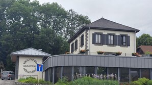 A building with a sign reading "Bibliothèque Municipale Médiatèque." - 2-room apartment village center (Etaux)