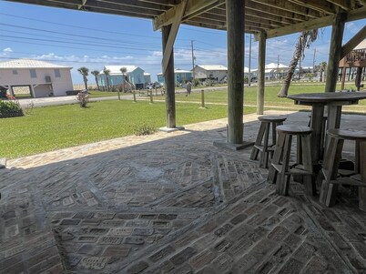 Five Queens - Beach Access - Island Realty