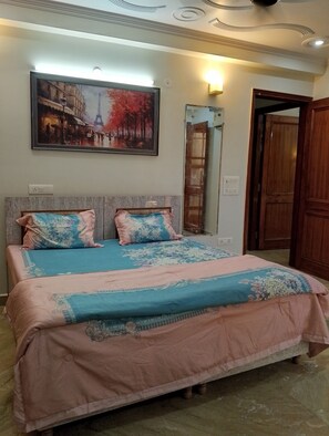 4 chambres, fer et planche à repasser, Wi-Fi, literie fournie