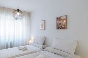 3 chambres, fer et planche à repasser, Wi-Fi, draps fournis