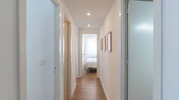 3 slaapkamers, een strijkplank/strijkijzer, wifi, beddengoed