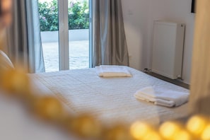 Apartment, 2 Bedrooms | 2 bedrooms, soundproofing, iron/ironing board, free cribs/infant beds