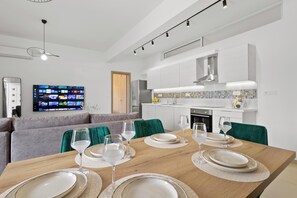 Apartment, 2 Bedrooms | In-room dining