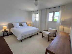 4 bedrooms, WiFi, bed sheets