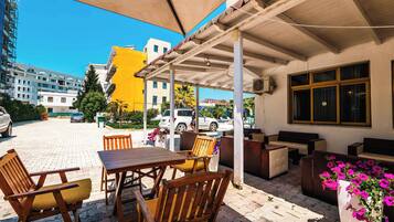 Mặt tiền nơi lưu trú