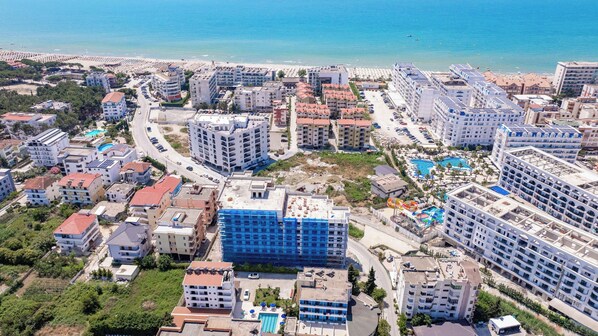 Front of property - KURTI Hotel (Golem)