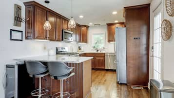 Micro-ondes, four, plaque de cuisson, lave-vaisselle