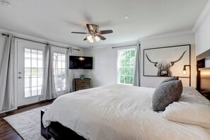 3 bedrooms, iron/ironing board, WiFi, bed sheets