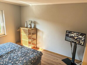 2 Schlafzimmer, Reisekinderbett, kostenloses WLAN, Bettwäsche