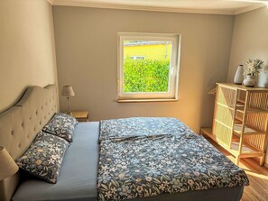 2 Schlafzimmer, Reisekinderbett, kostenloses WLAN, Bettwäsche