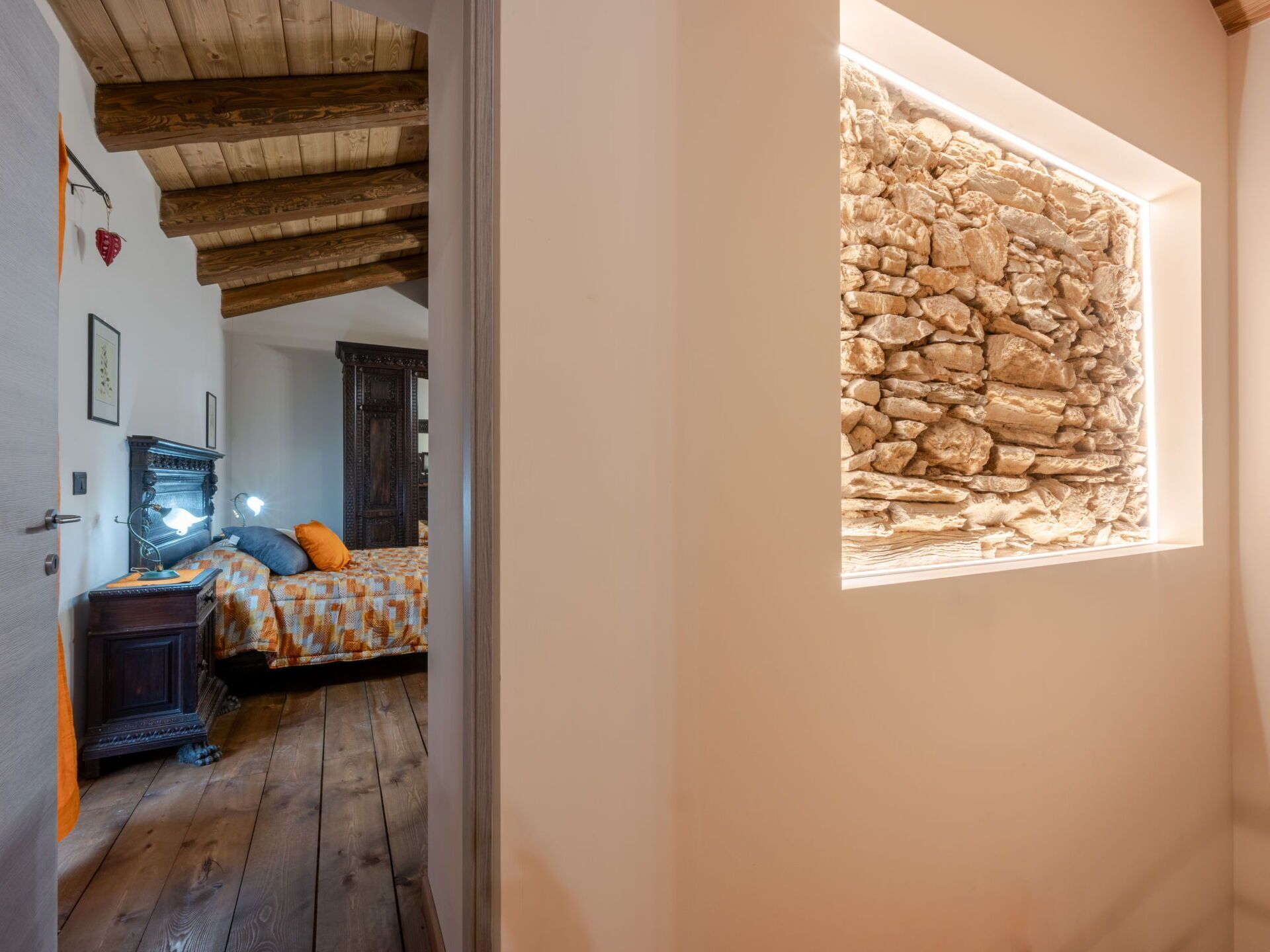 2 bedrooms, travel crib, free WiFi