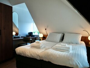 1 bedroom, travel cot, free WiFi