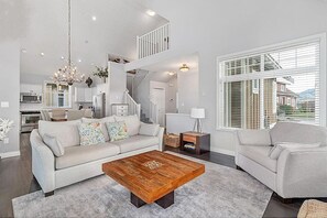 Smart TV, offices - Glory Days Cottage 142 (Osoyoos)