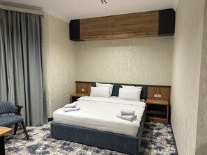 Deluxe Double Room, City View | Bathroom