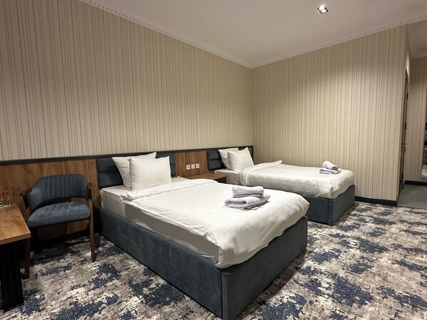 Deluxe Twin Room | Desk, laptop workspace, free WiFi