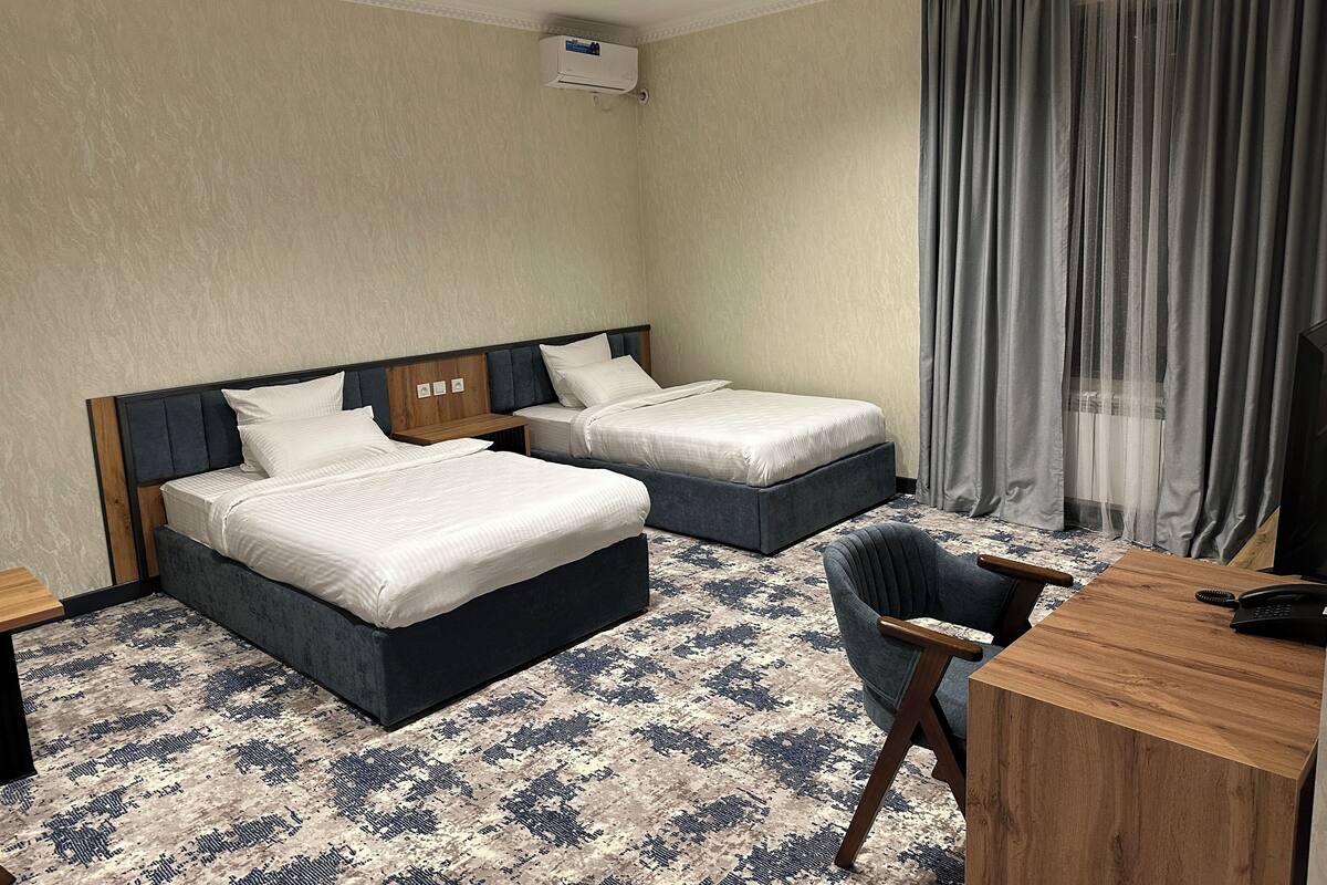 Habitación Deluxe doble | Escritorio y espacio para trabajar con un portátil