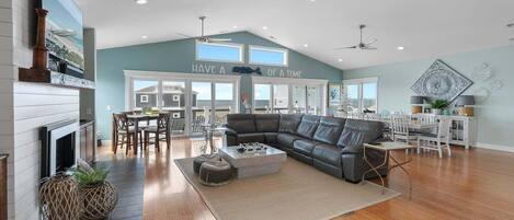 تلفزيون ذكي، مدفأة، مشغل دي في دي، تنس طاولة