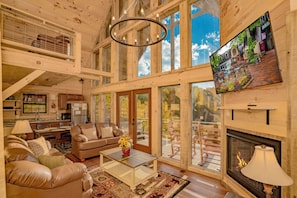 Fernseher, Kamin, Videospiele, Tischfußball
