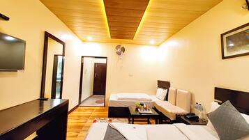 Deluxe Triple Room | In-room safe, soundproofing, free WiFi, bed sheets