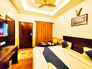 Phòng 4 Deluxe | Két bảo mật tại phòng, phòng cách âm 