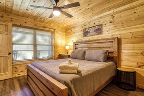 2 bedrooms, iron/ironing board, Internet, bed sheets - Mountain View Cabin Rental-New Cabin-Internet-Hot Tub-Pet Friendly (Sevierville)