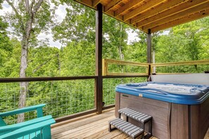 A wooden deck with a hot tub, wooden steps, and a bench. - Mountain View Cabin Rental-New Cabin-Internet-Hot Tub-Pet Friendly (Sevierville)