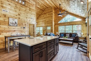 Interior - Mountain View Cabin Rental-New Cabin-Internet-Hot Tub-Pet Friendly (Sevierville)