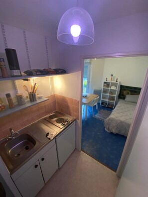 Iron/ironing board, free WiFi, bed sheets - Studio Bonnes Vacances (Unknown)