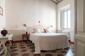 3 chambres, fer et planche à repasser, Wi-Fi gratuit, draps fournis