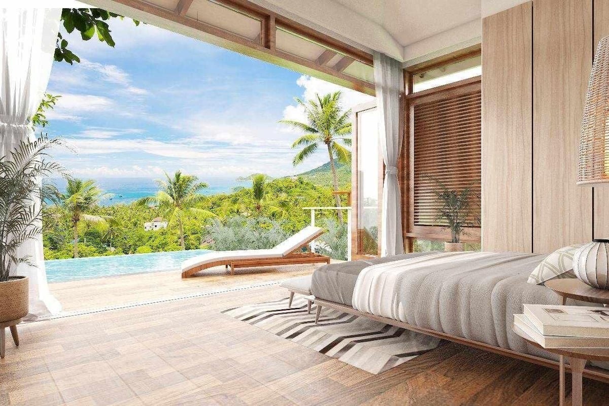 Ein Schlafzimmer mit großem Fenster und Blick auf einen Pool und üppiges Grün.