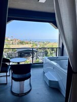 Minibar, sistema de insonorización, wifi gratis y ropa de cama 